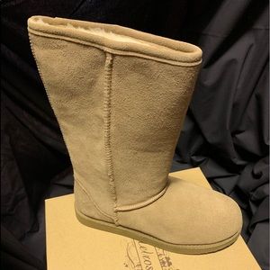 Tan Ugg style suede boots with fur inside size 9